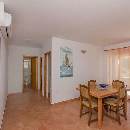 Filip Apartman Marina